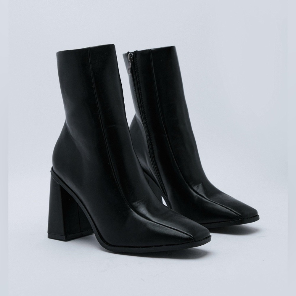 Square-toe Black flared-block heel ankle boots